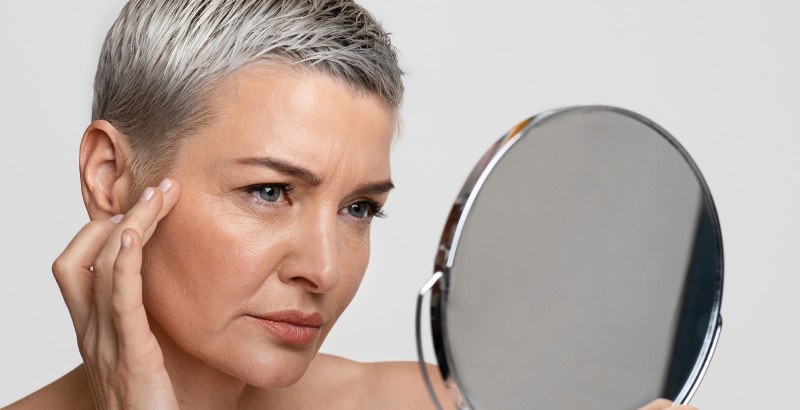 کرم دور چشم بالای ۵۰ سال